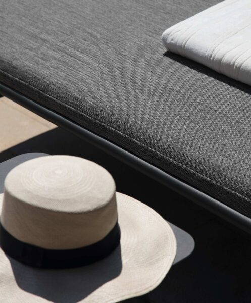 Moon//Alu Bar Table 4