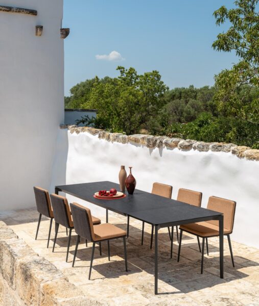 Leaf 150×150 dining table 7