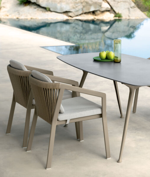 Nova Dining table 2